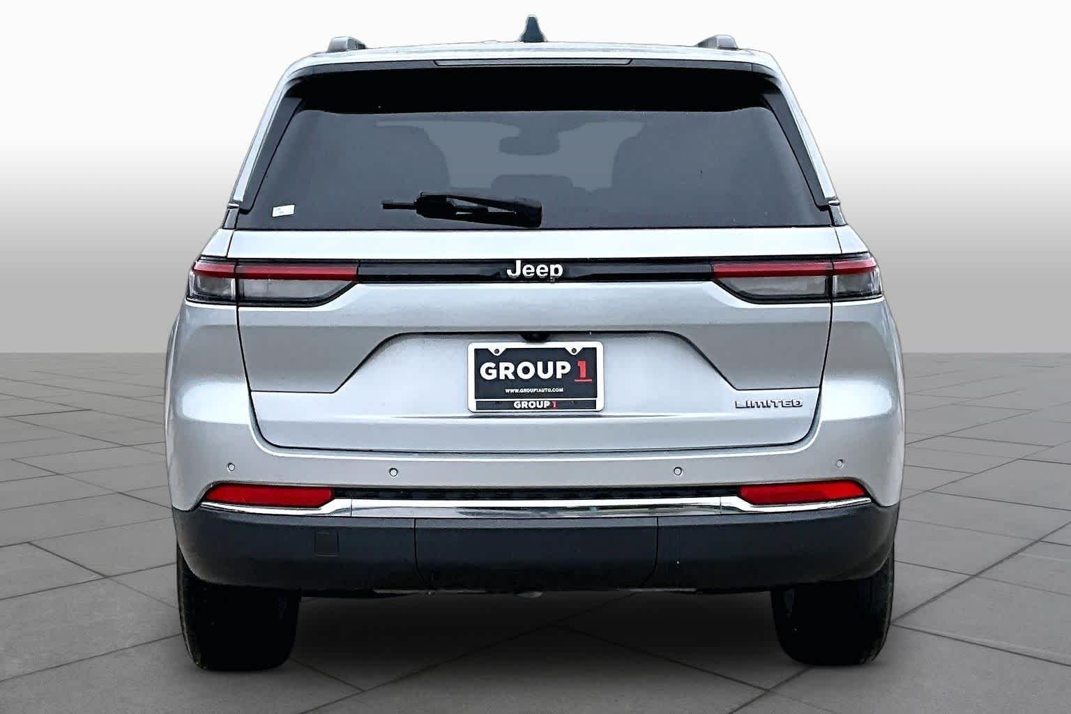 Used 2023 Silver Zynith Jeep Limited image 5