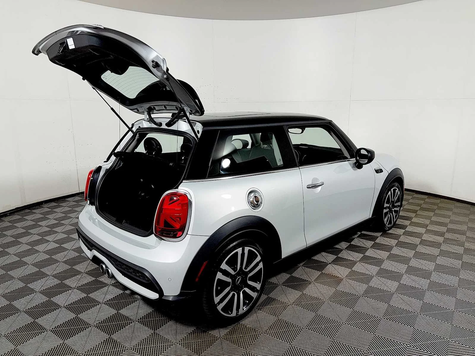Used 2023 White Silver Metallic MINI Cooper S image 23