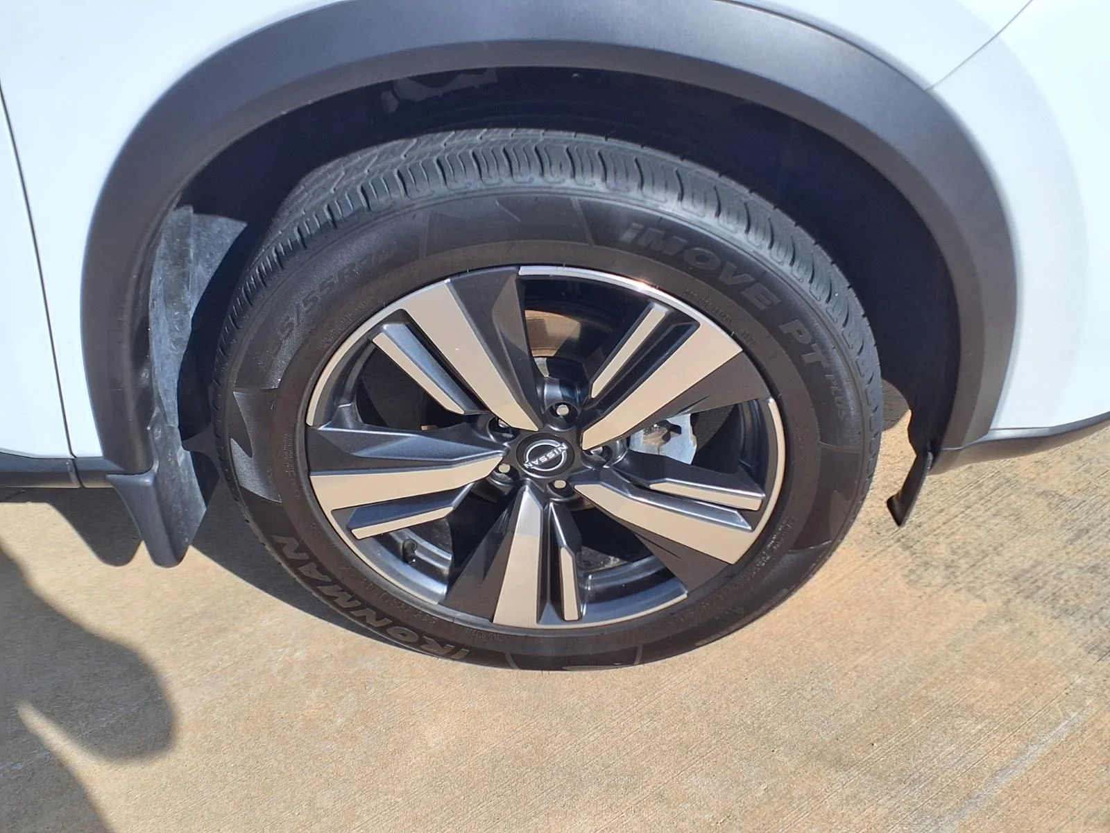 Used 2024 White Nissan SL image 9