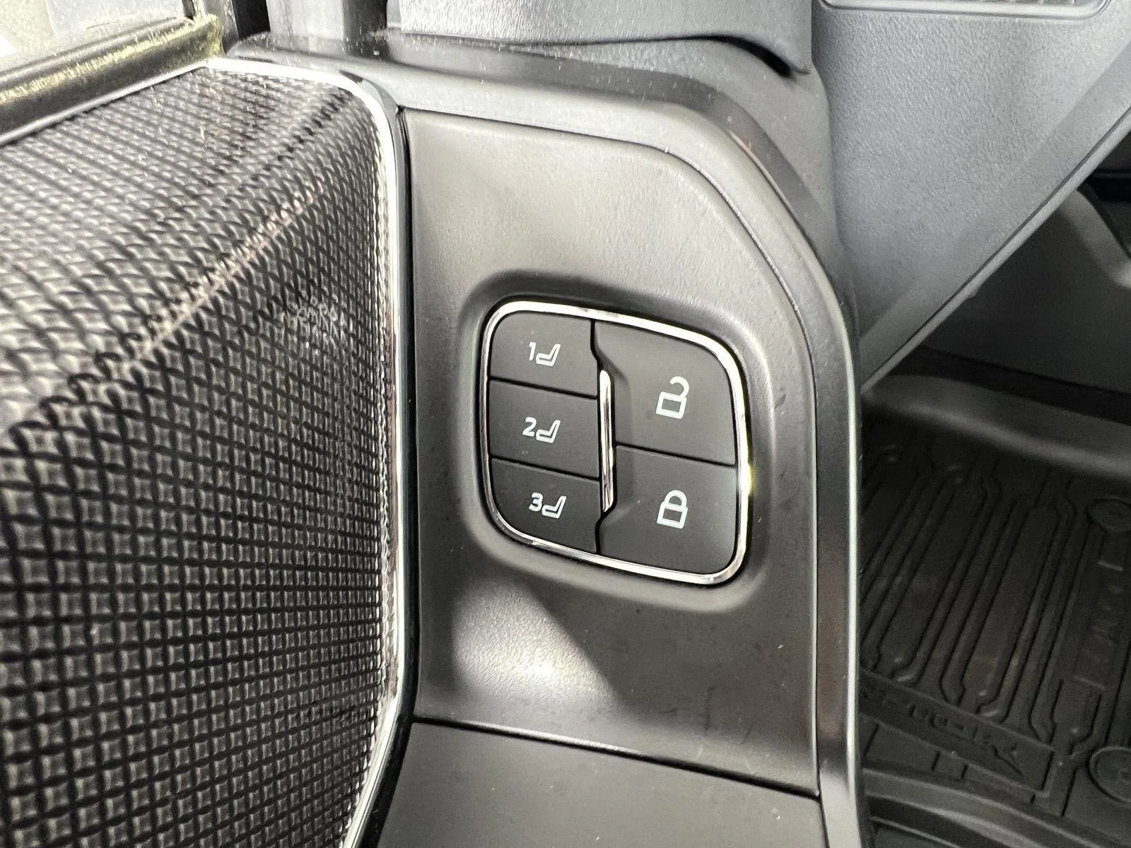 Used 2022 Oxford White Ford Raptor image 17