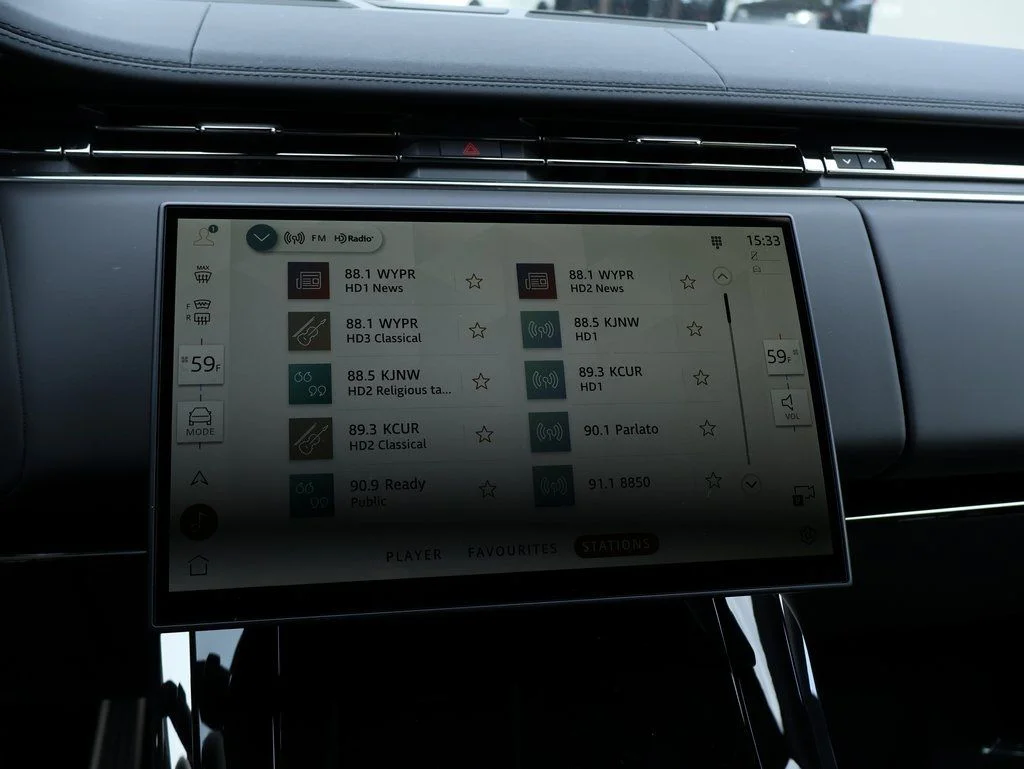 New 2025 Fuji White Land Rover Dynamic SE image 23