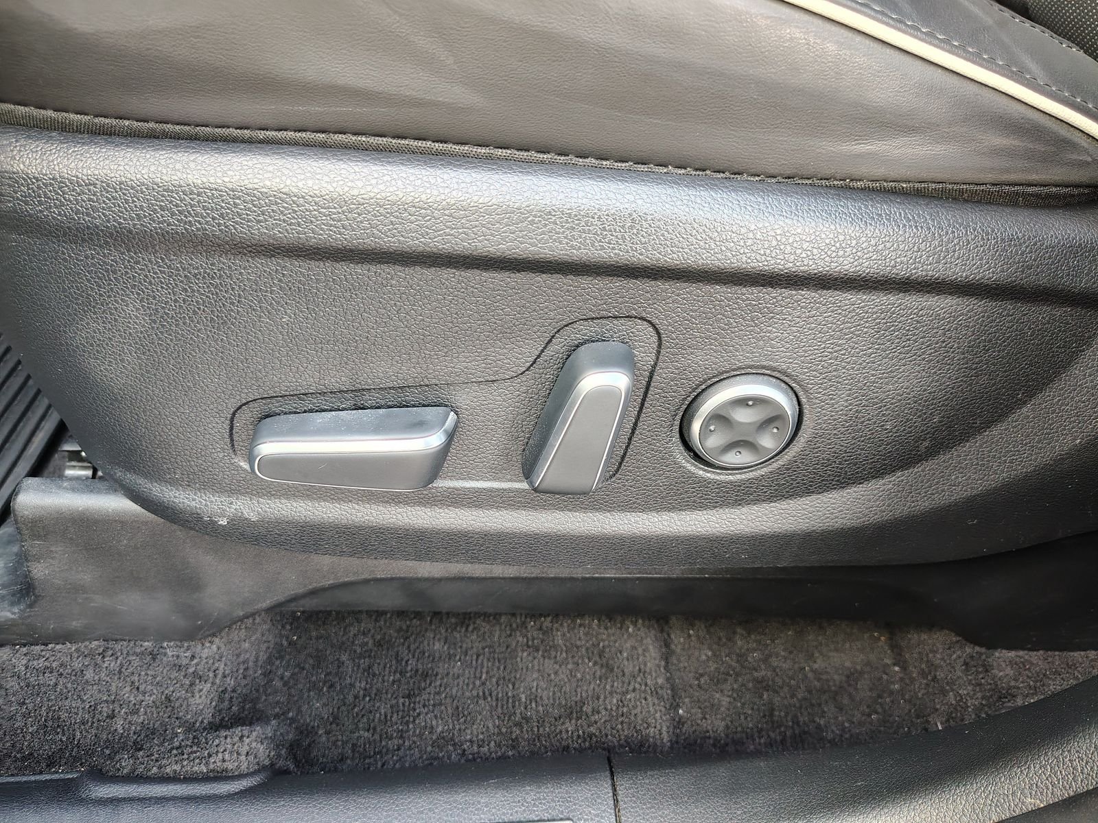 Used 2024 Black Hyundai SEL image 15