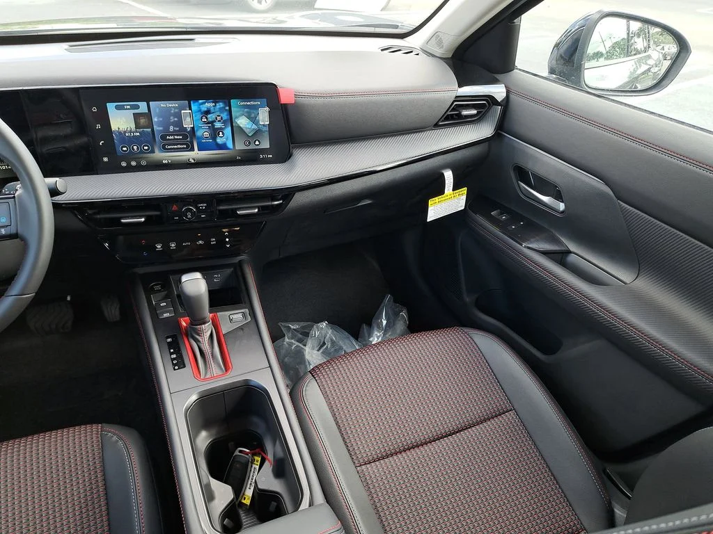 2026 Nissan KICKS SR - Photo 17