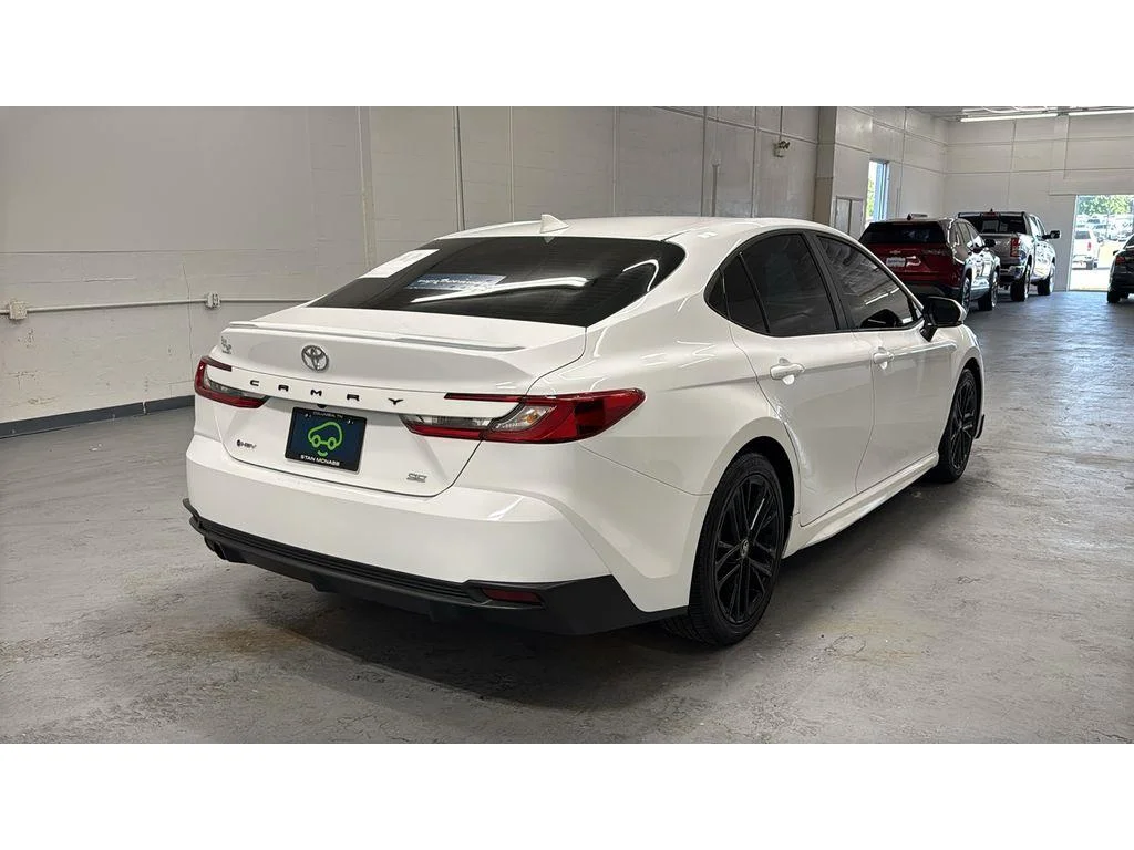 Used 2025 Ice Cap Toyota SE FWD 1 OWNER image 4