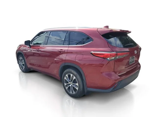 Used 2021 Red Toyota XLE image 3