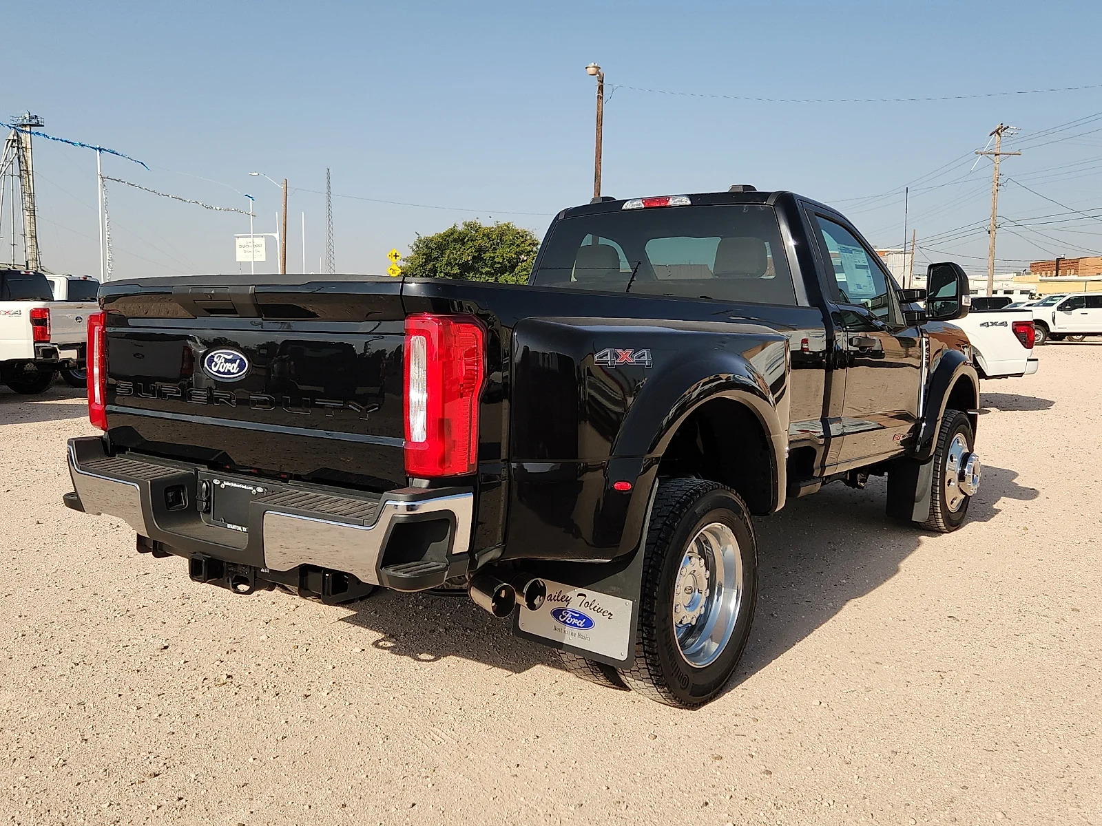New 2027 Agate Black Metallic Ford XLT image 7
