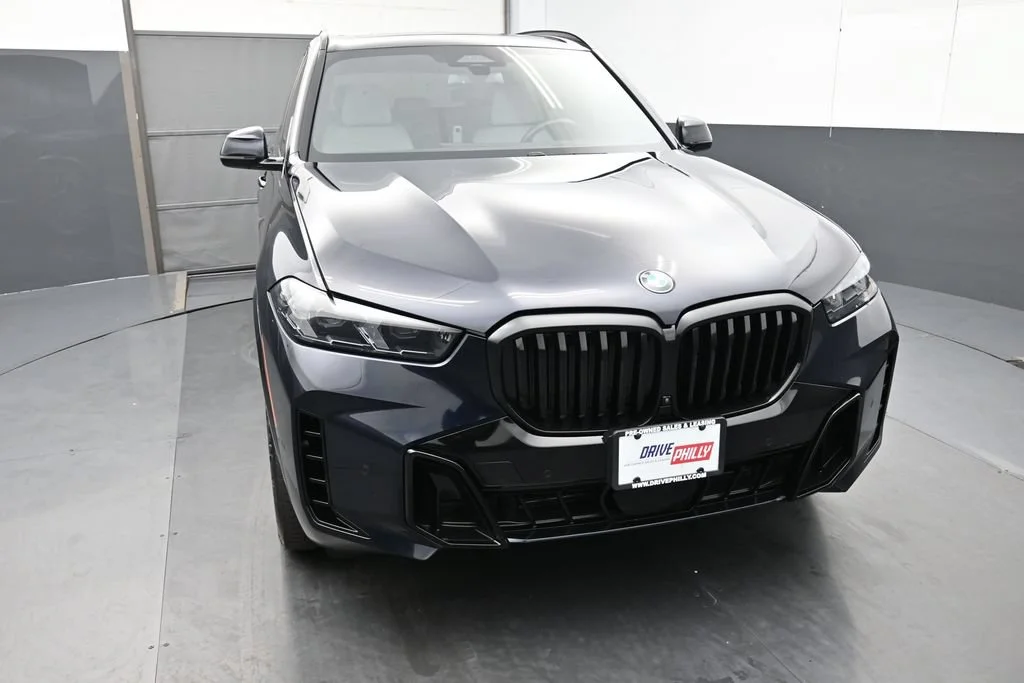 Used 2024 Black BMW xDrive40i image 2