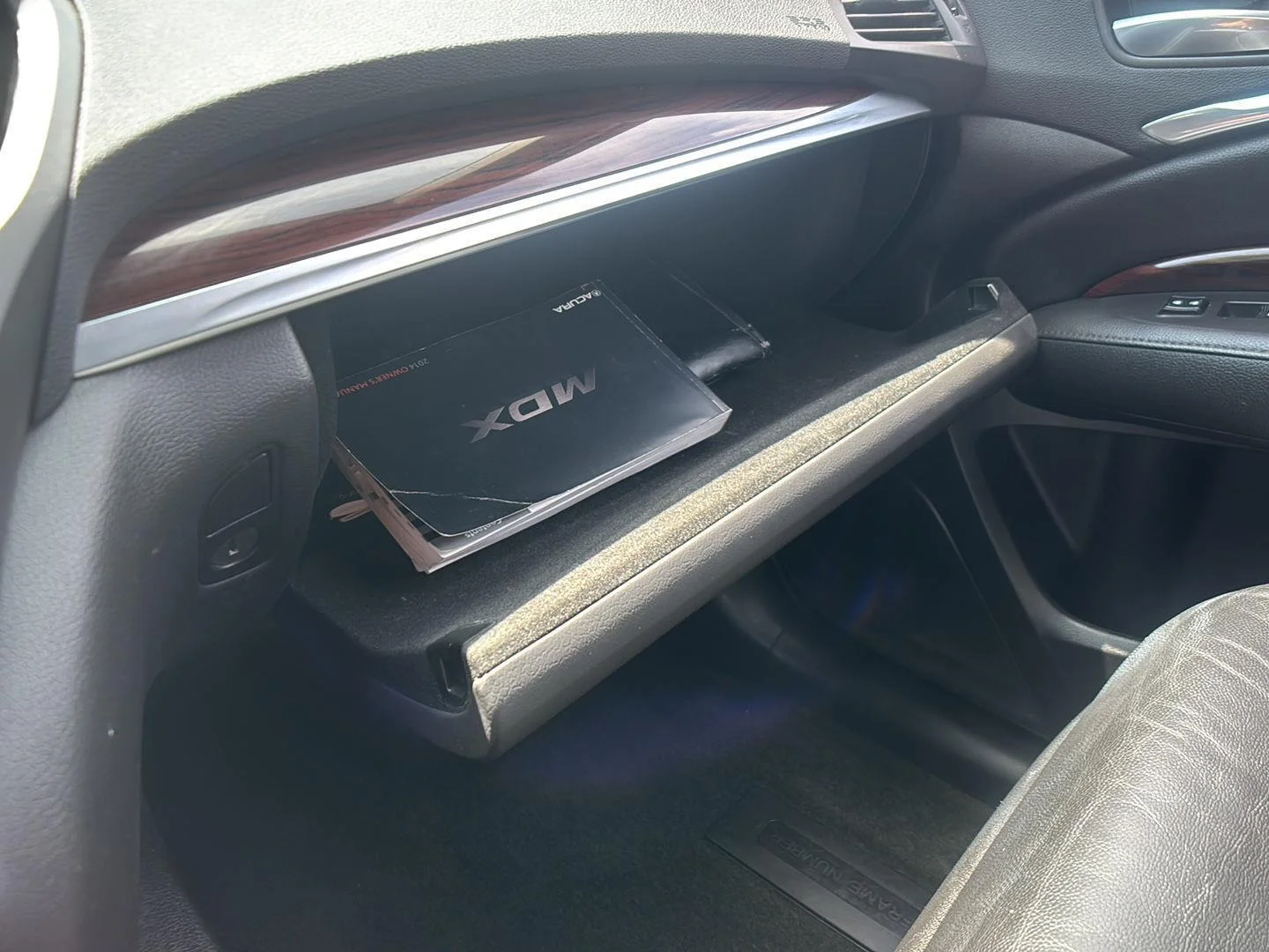 Used 2014 Graphite Luster Metallic Acura BASE image 38