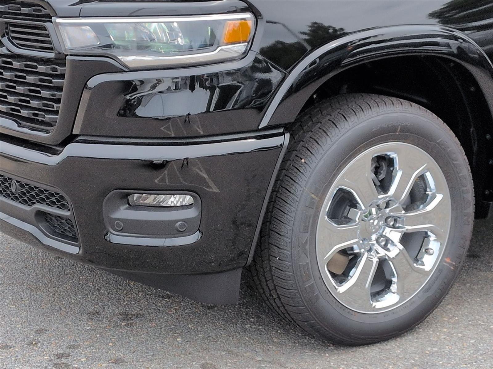 New 2026 Diamond Black Crystal Pearl-Coat Exterior Paint RAM Lone Star image 9