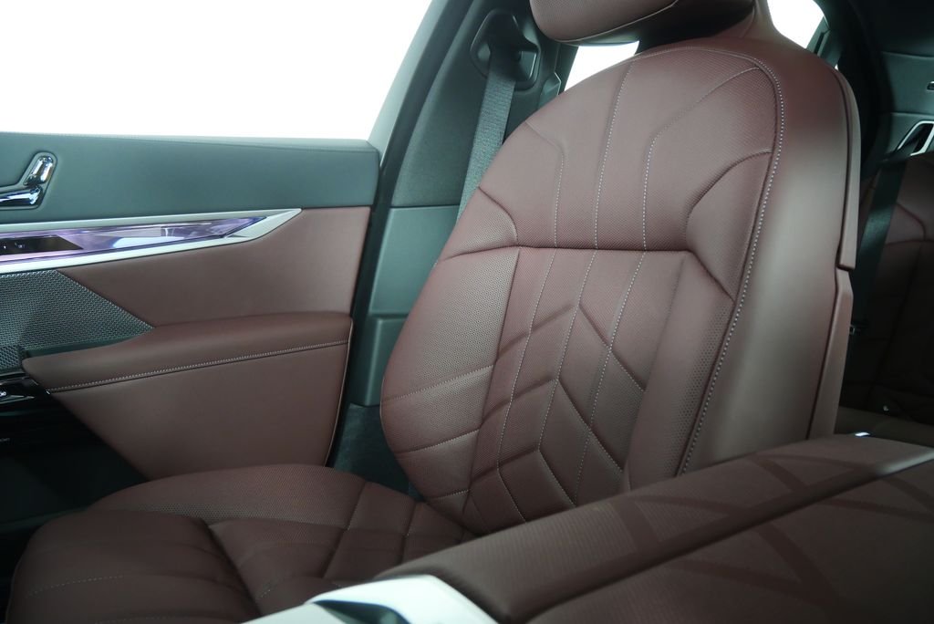 New 2026 Black Sapphire Metallic BMW 740i image 24
