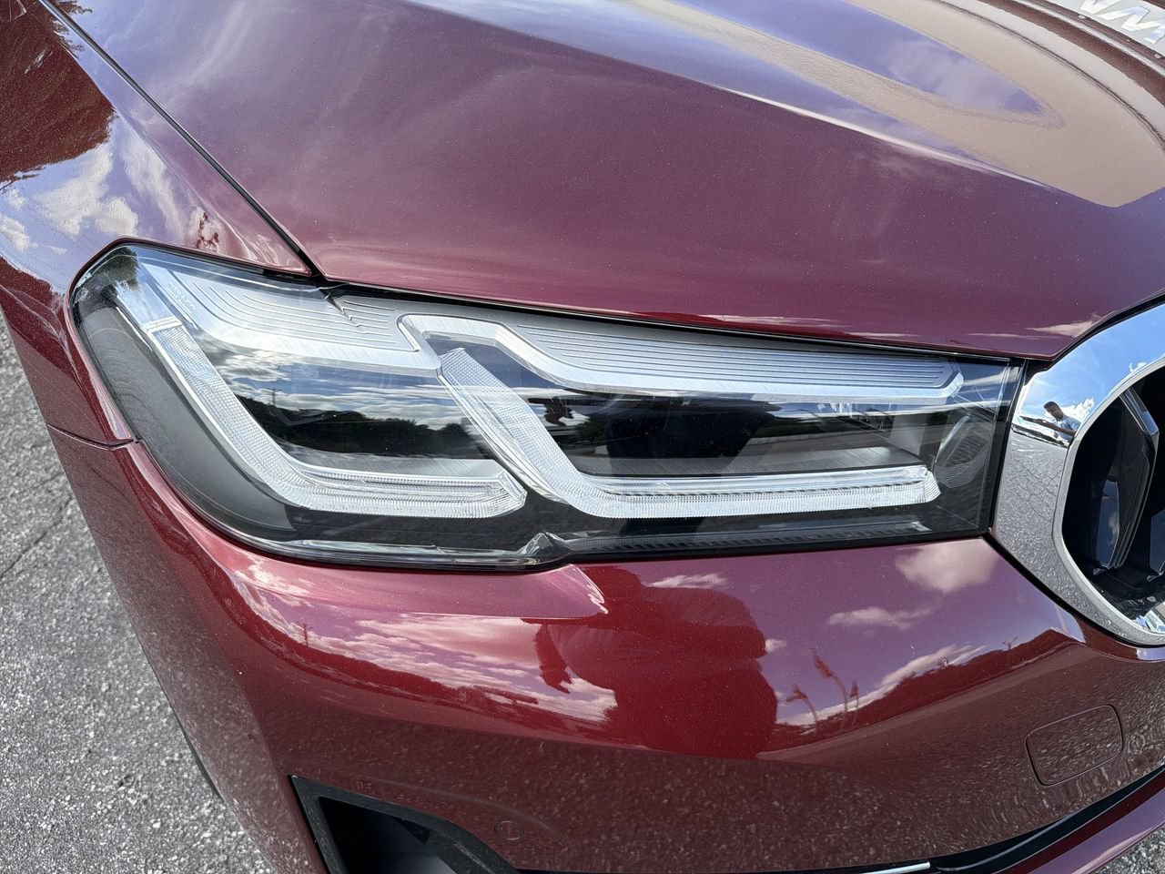 Used 2023 Aventurin Red Metallic BMW 530e image 11