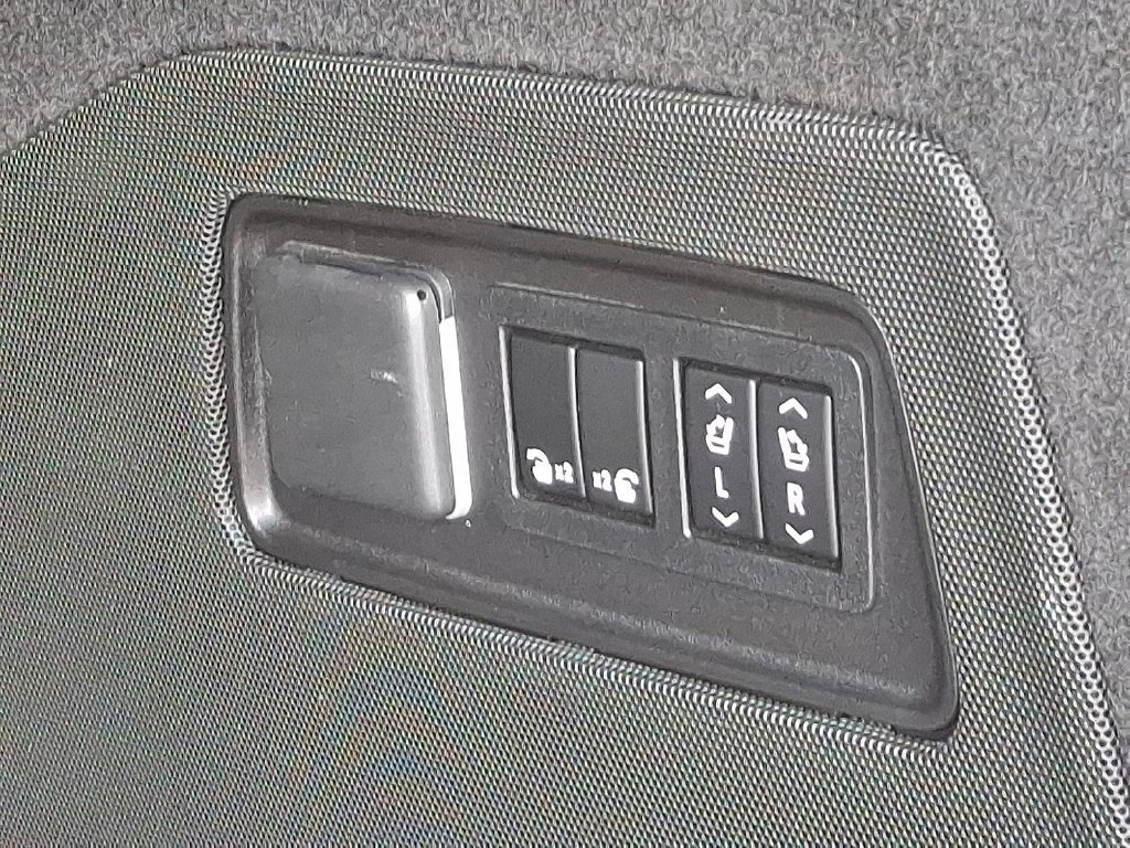 2022 Cadillac Escalade Sport - Photo 32