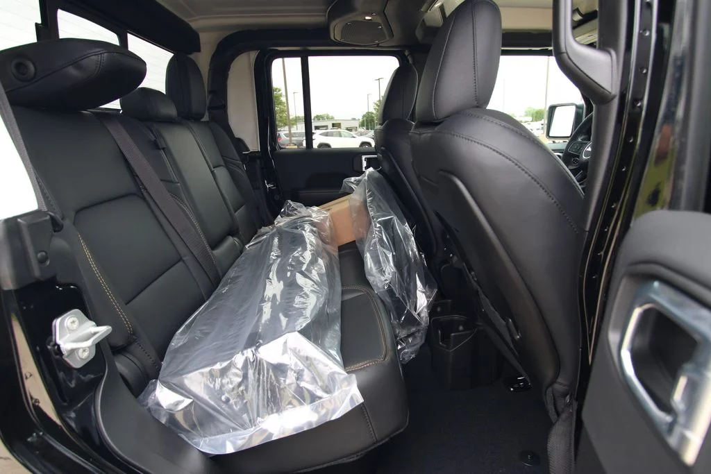 New 2026 Black Clear-Coat Exterior Paint Jeep Sahara image 9