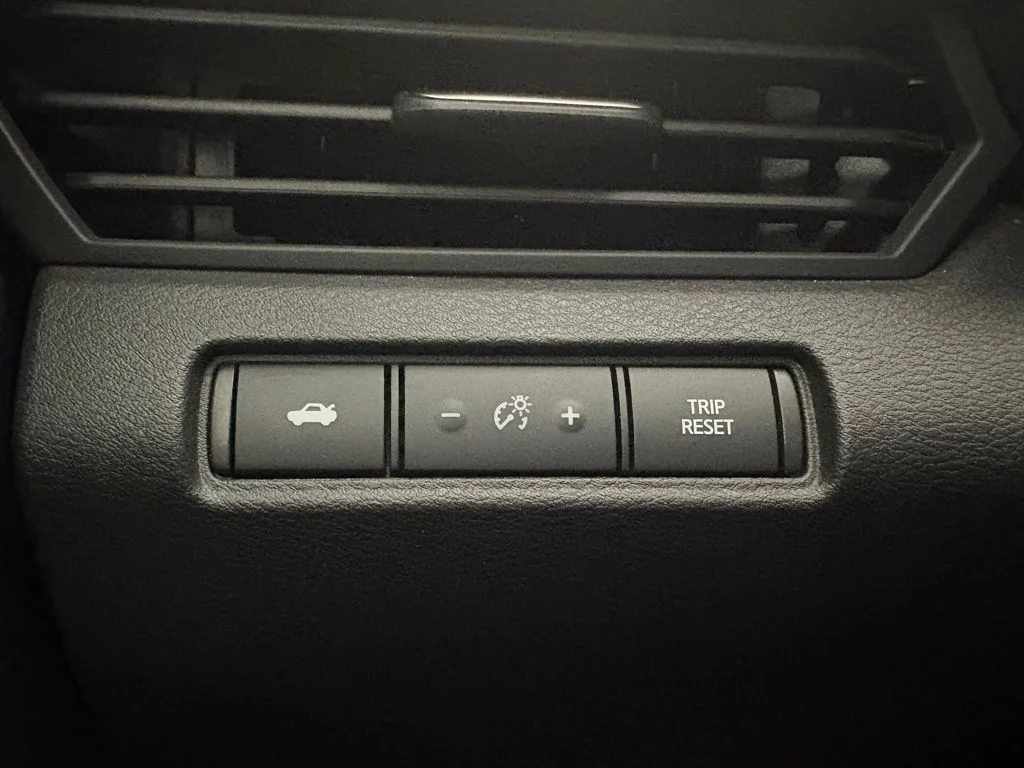 Used 2025 Silver Nissan 2.5 SV image 25