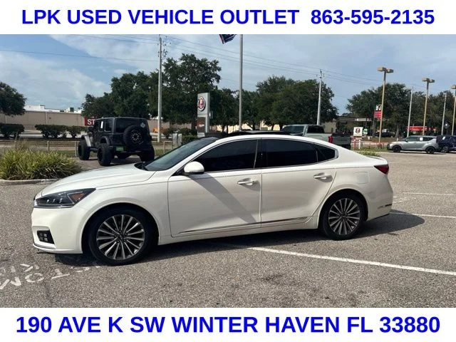 Used 2017 White Kia Technology image 6