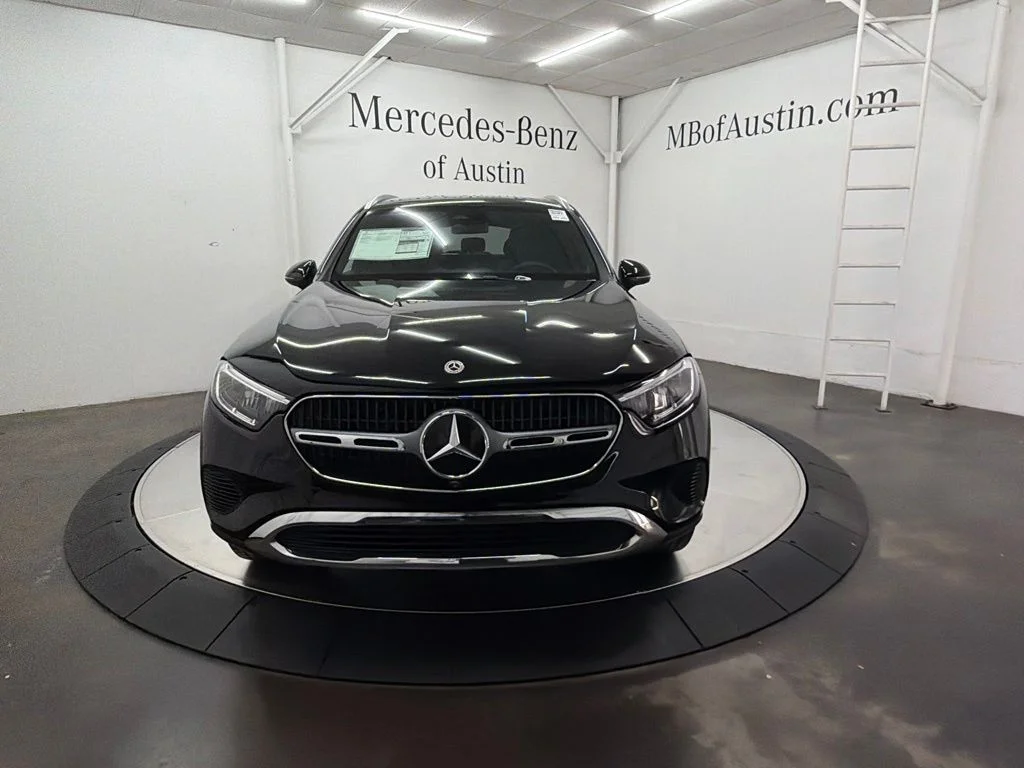 New 2027 Black Mercedes-Benz GLC 300 image 2