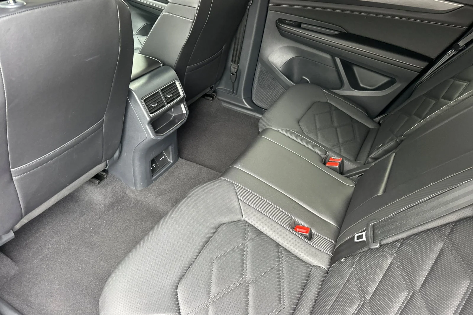 Used 2026  Volkswagen SE w/Technology image 12