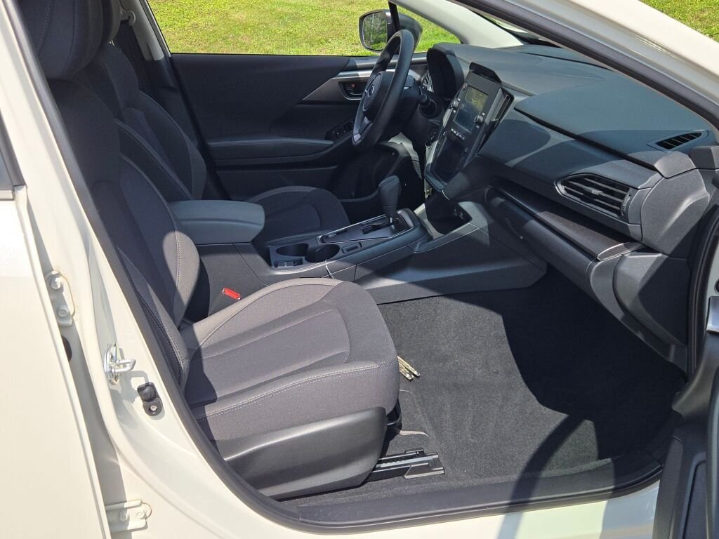 Used 2024 White Subaru Base image 8