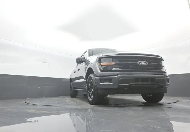 New 2026 Carbonized Gray Metallic Ford XLT image 32