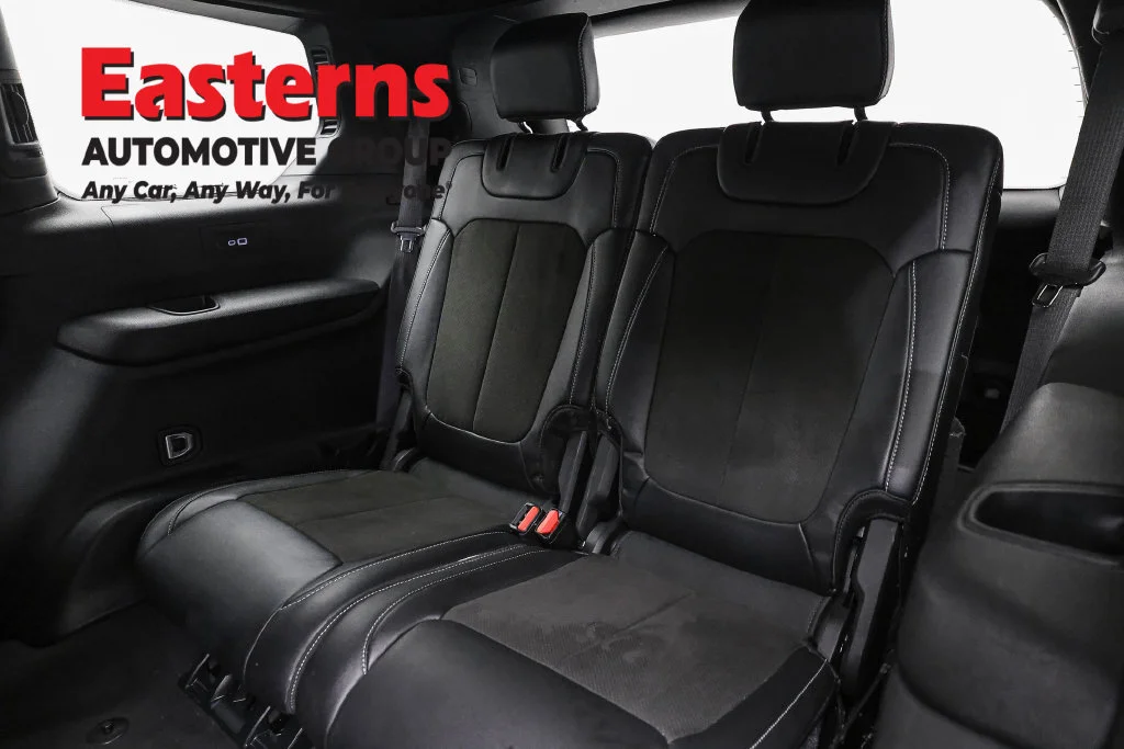 Used 2023 White Jeep Altitude image 27