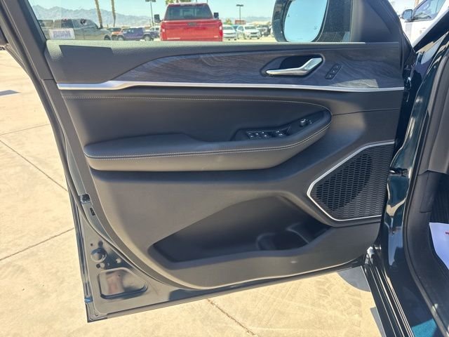 New 2026 Fathom Blue Pearl-Coat Exterior Paint Jeep Limited Reserve image 20