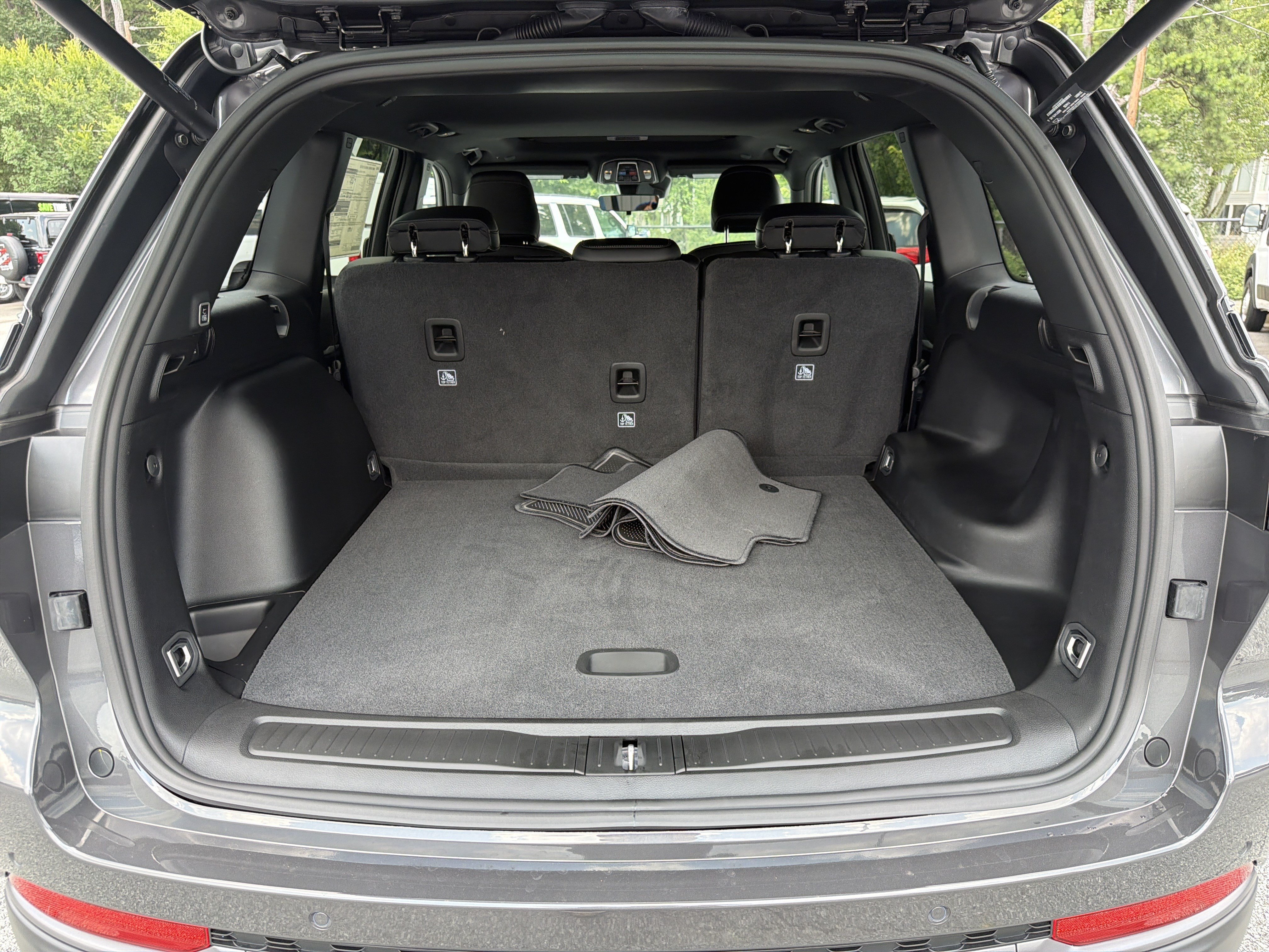New 2026 Baltic Gray Metallic Clear-Coat Exterior Paint Jeep Altitude image 22