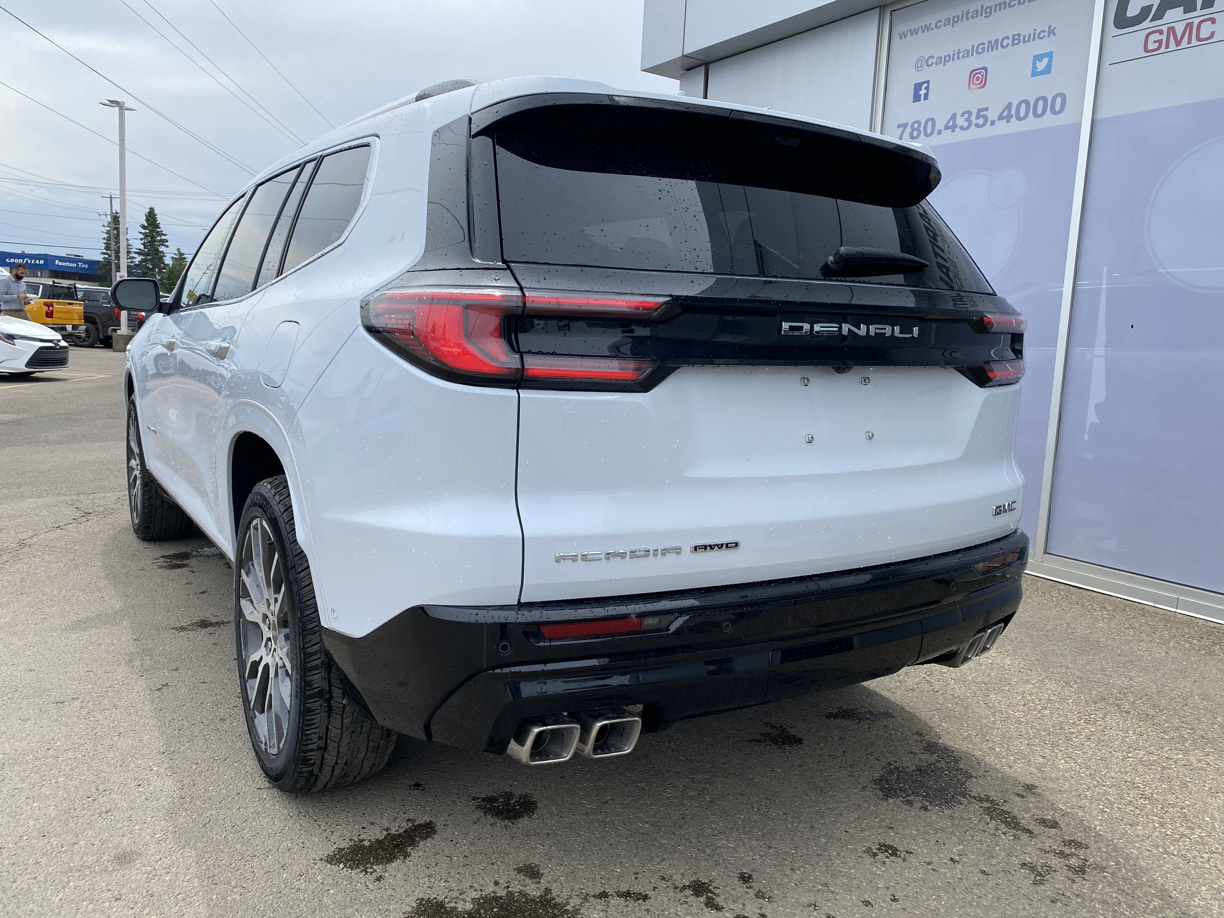 New 2026 GLACIER WHITE TRICOAT GMC Denali Ultimate image 4