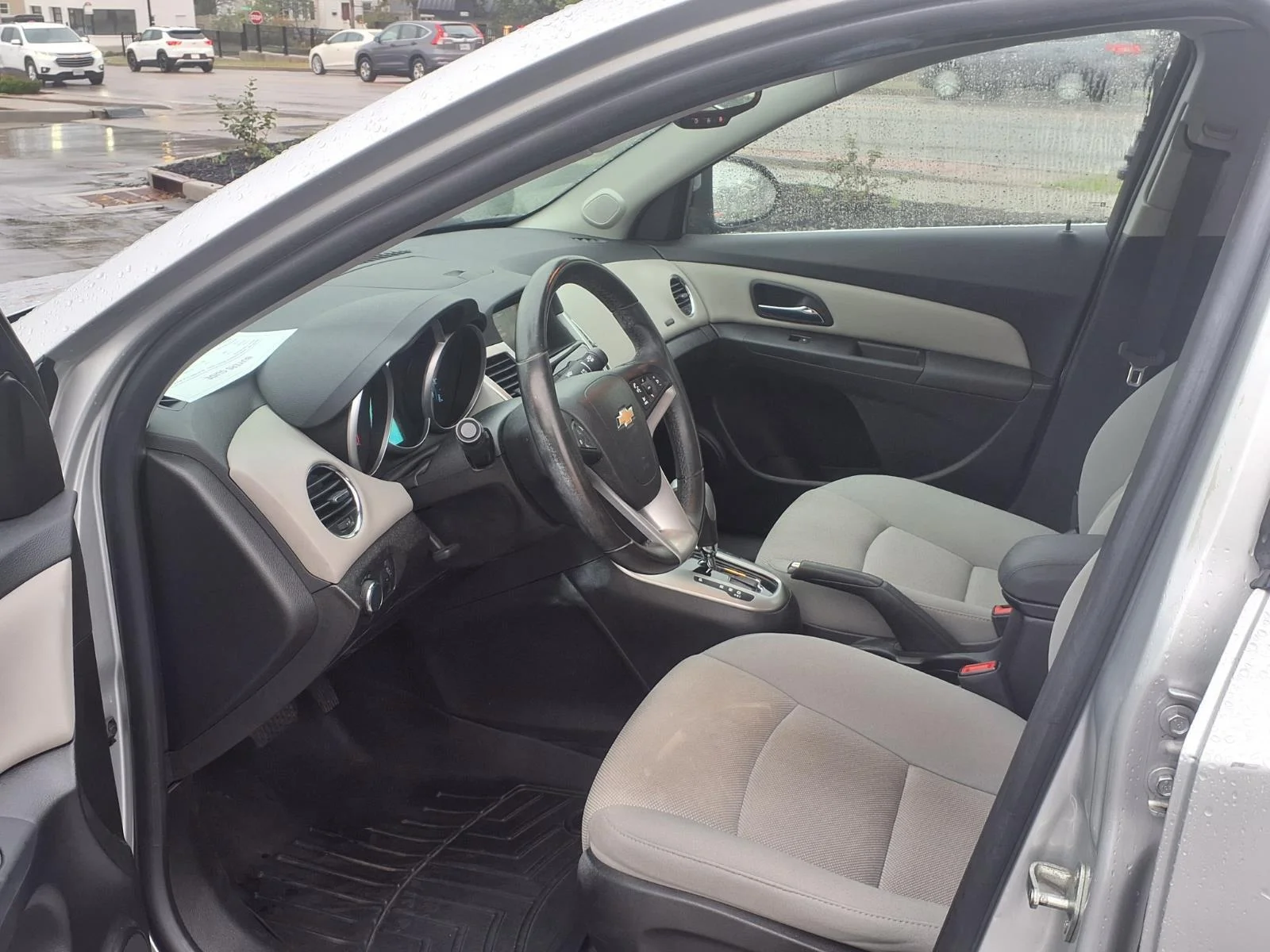 Used 2014 Silver Ice Metallic Chevrolet 1LT image 17