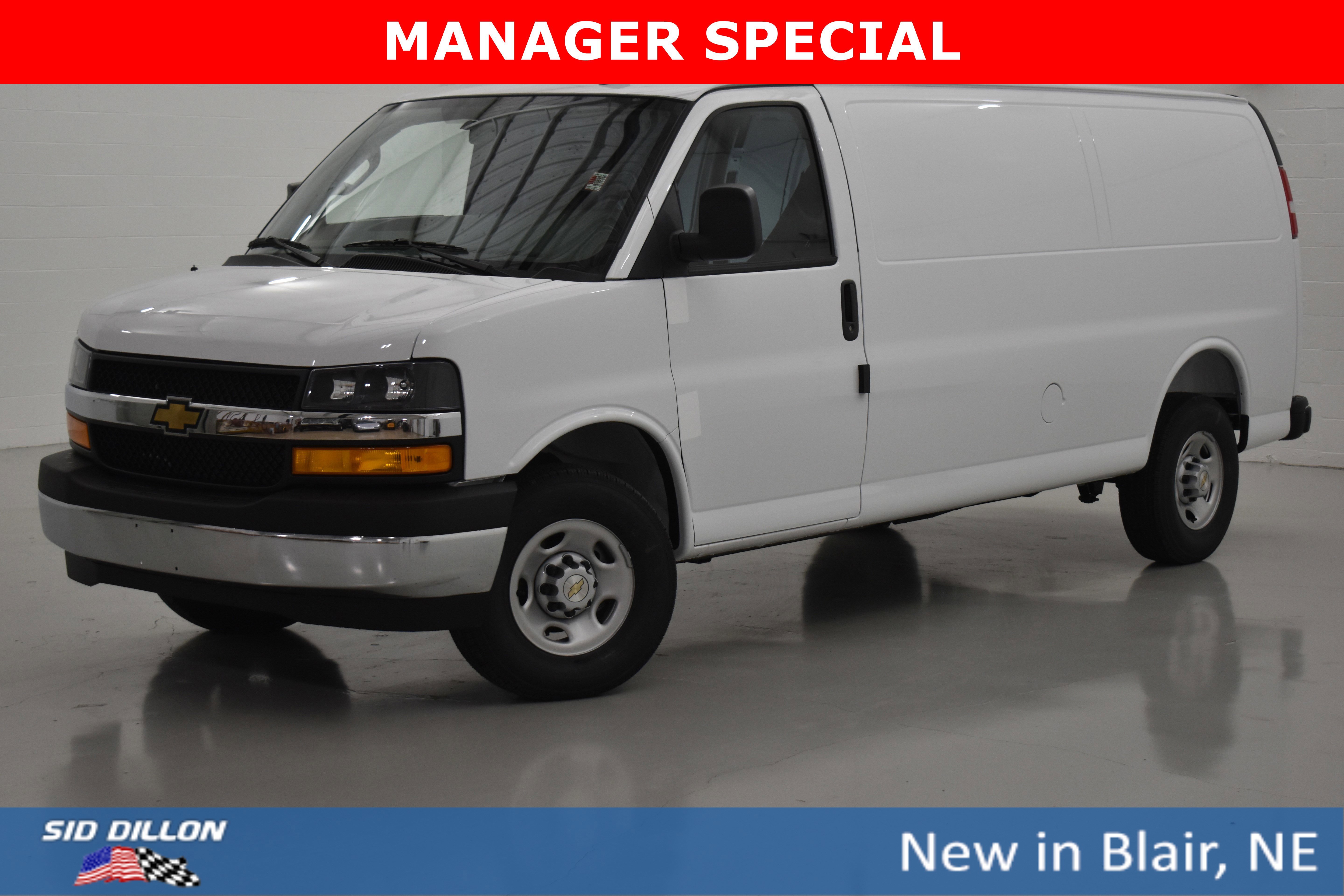 2025 Chevrolet Express 3500 Extended Work Van's photo