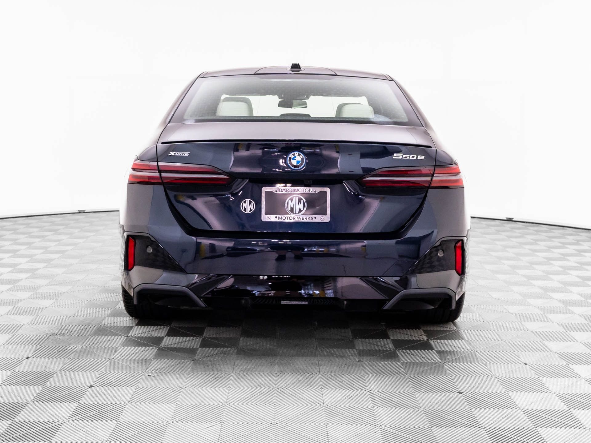 New 2027 Carbon Black Metallic BMW 550e xDrive image 5