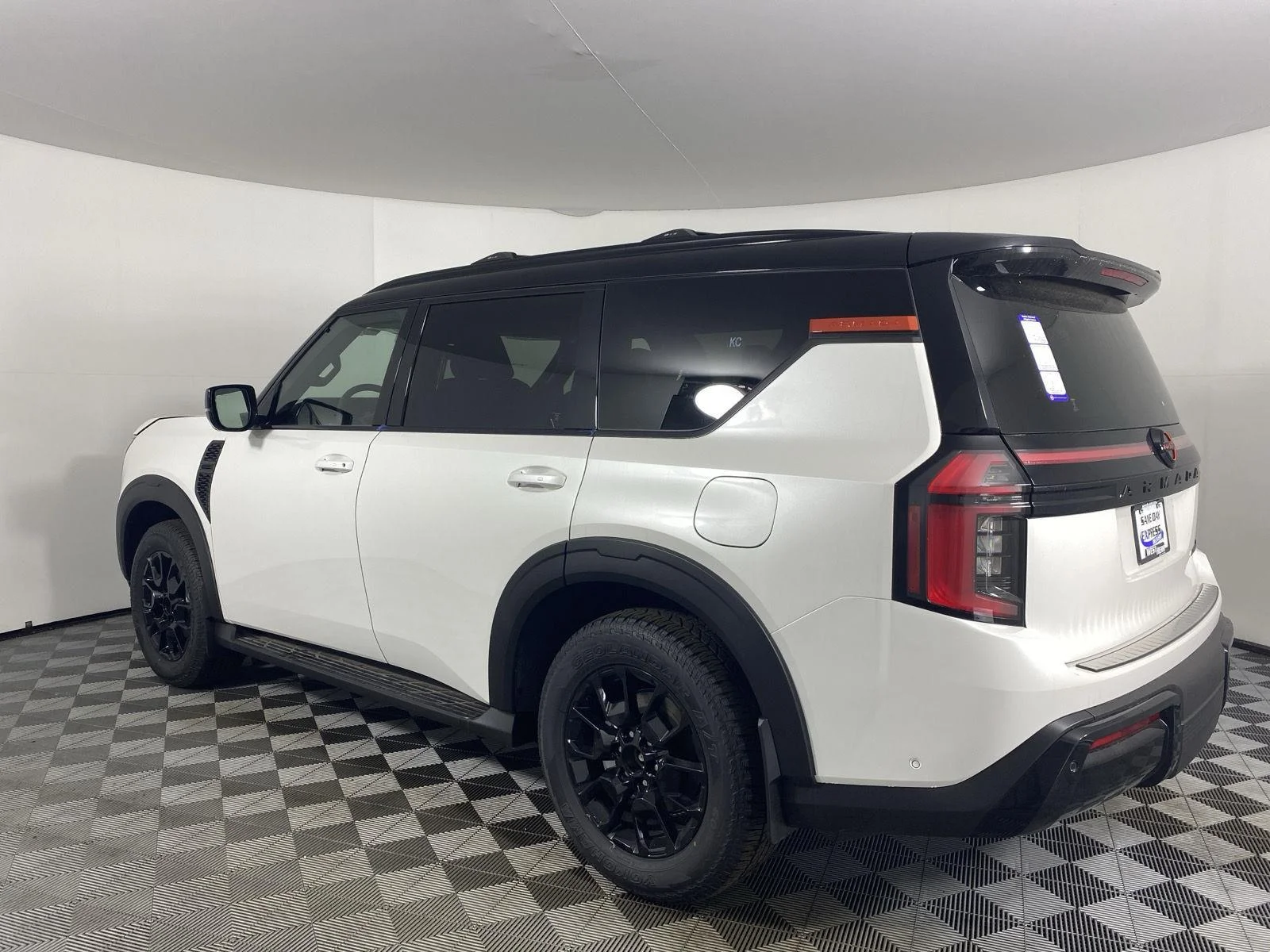 New 2026 Aspen White TriCoat / Super Black Two-tone Nissan PRO-4X® image 8