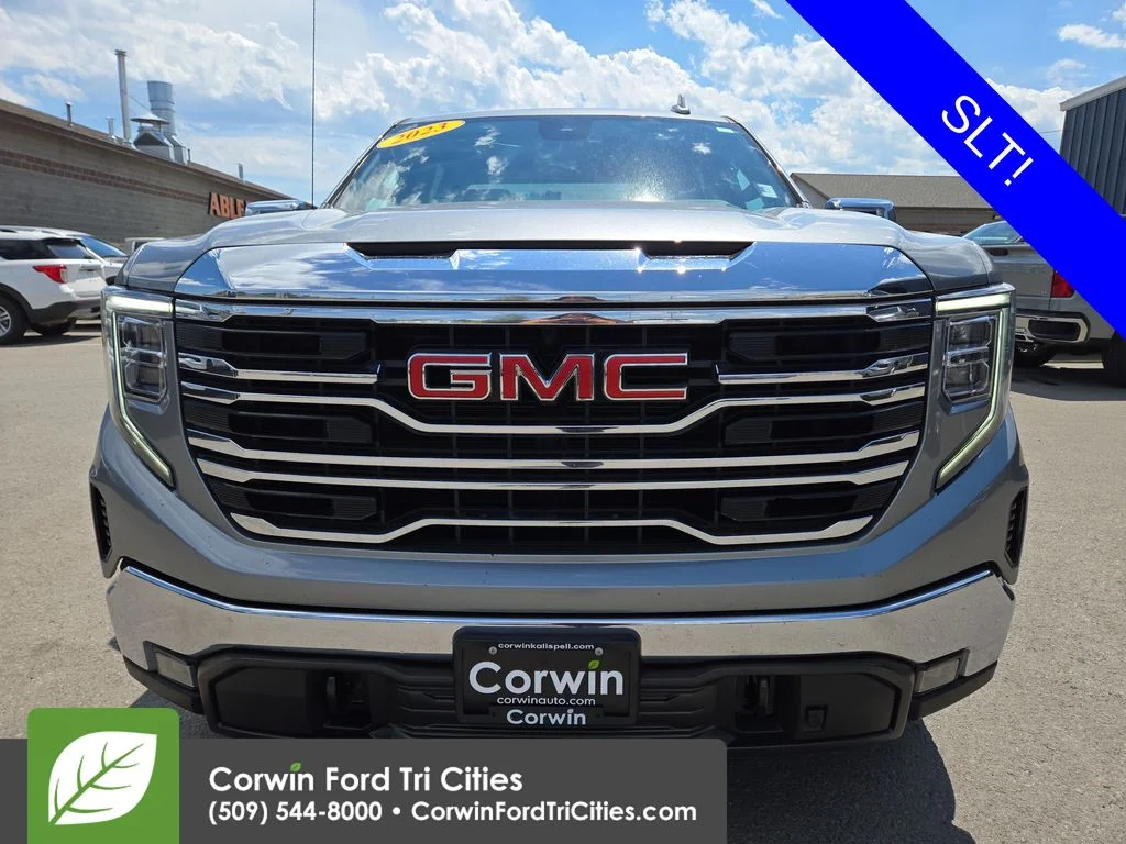 Used 2023  GMC SLT image 4