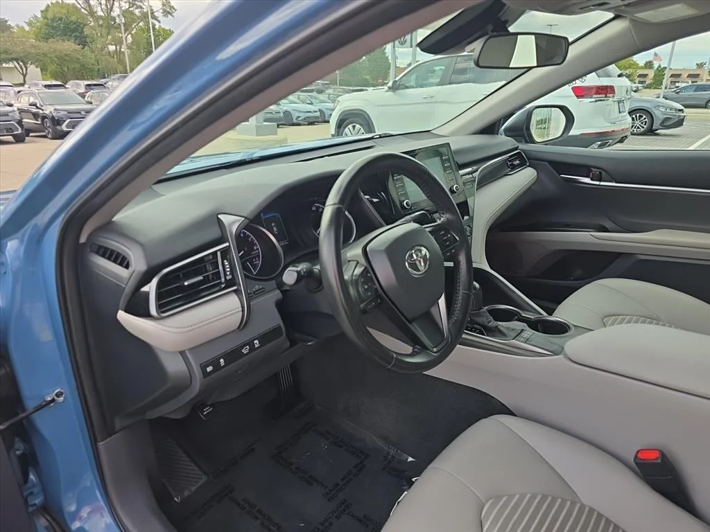 Used 2023 Blue Toyota SE AUTO image 11