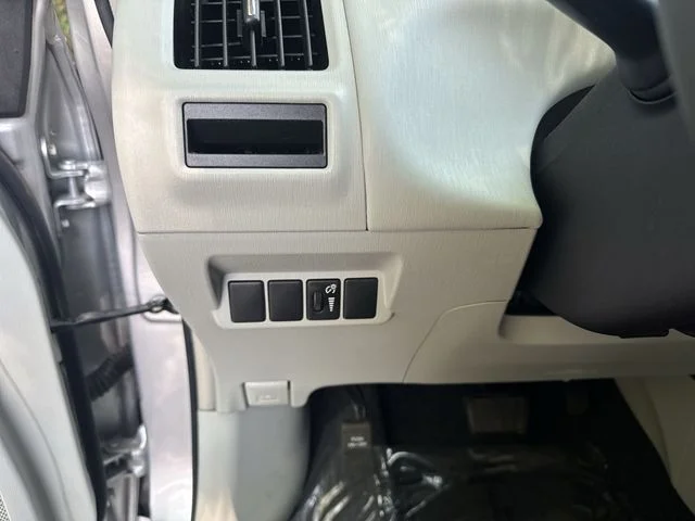 Used 2014 Silver Toyota Three image 24