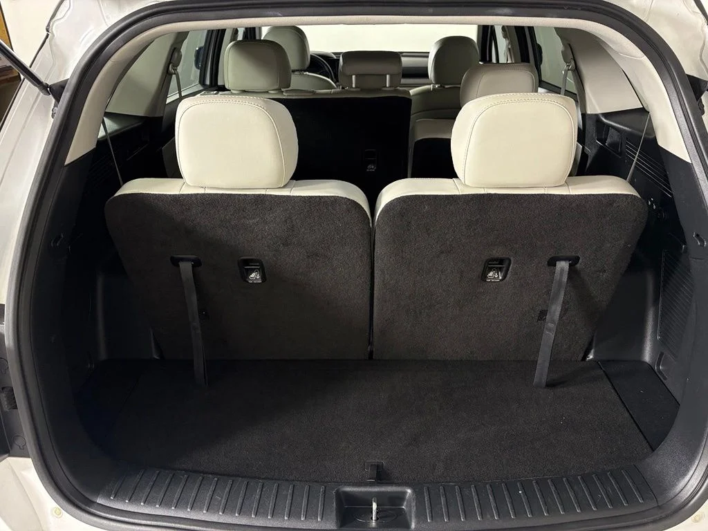 Used 2022 White Kia S image 42