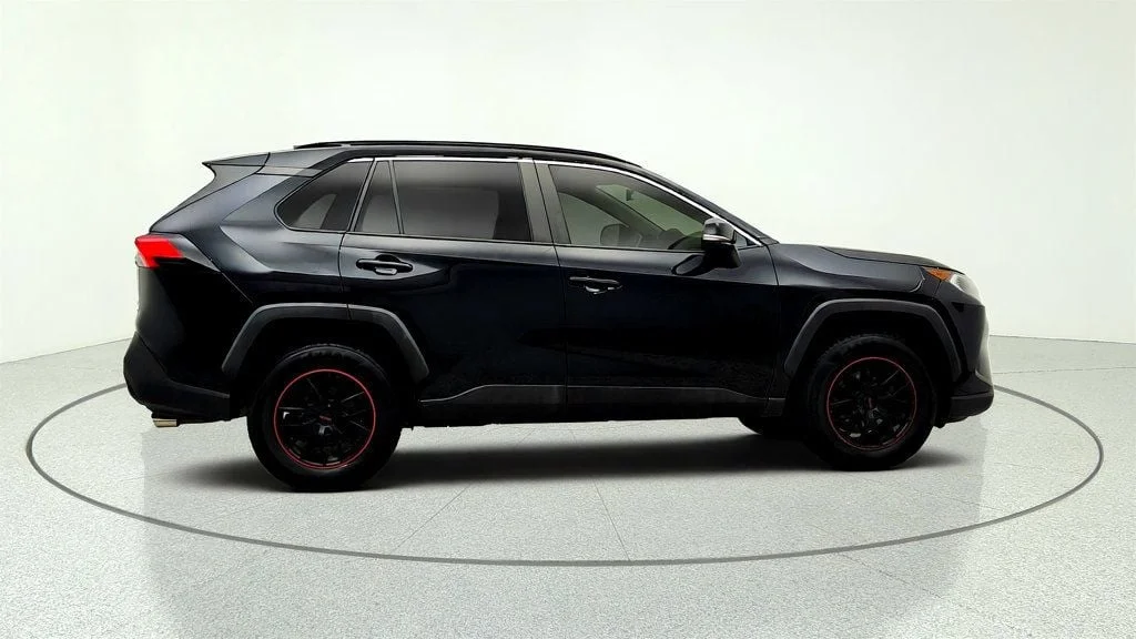 Used 2019 Midnight Black Metallic Toyota XLE AWD image 4