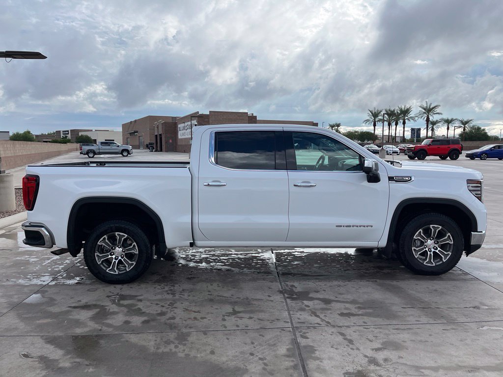 Used 2025 White GMC SLT image 8