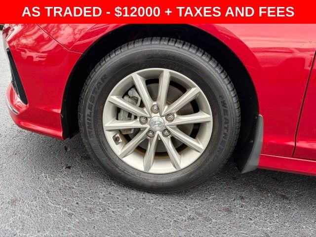 Used 2019 Red Hyundai SE image 9