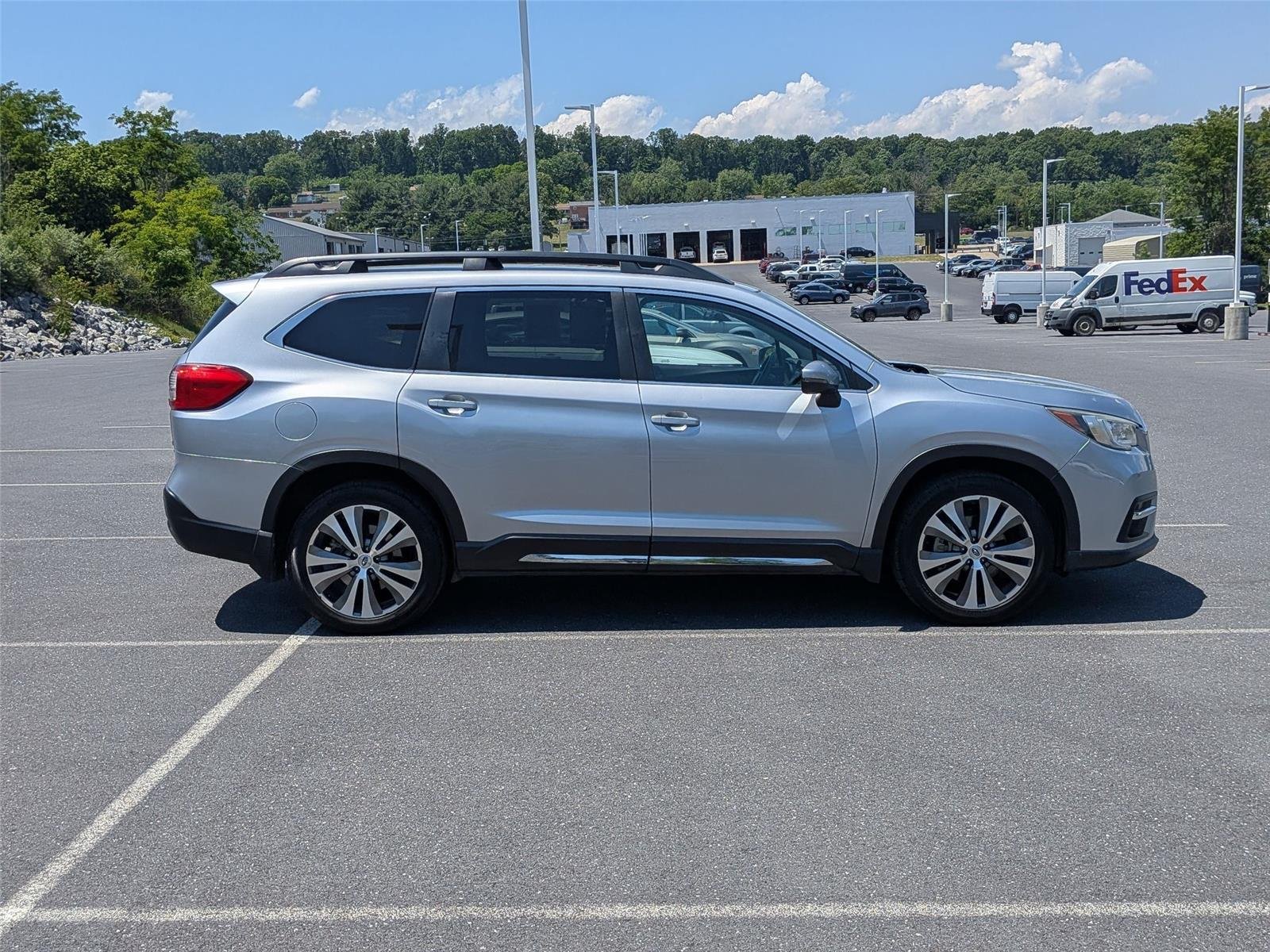 Used 2020 Ice Silver Metallic Subaru Limited image 4