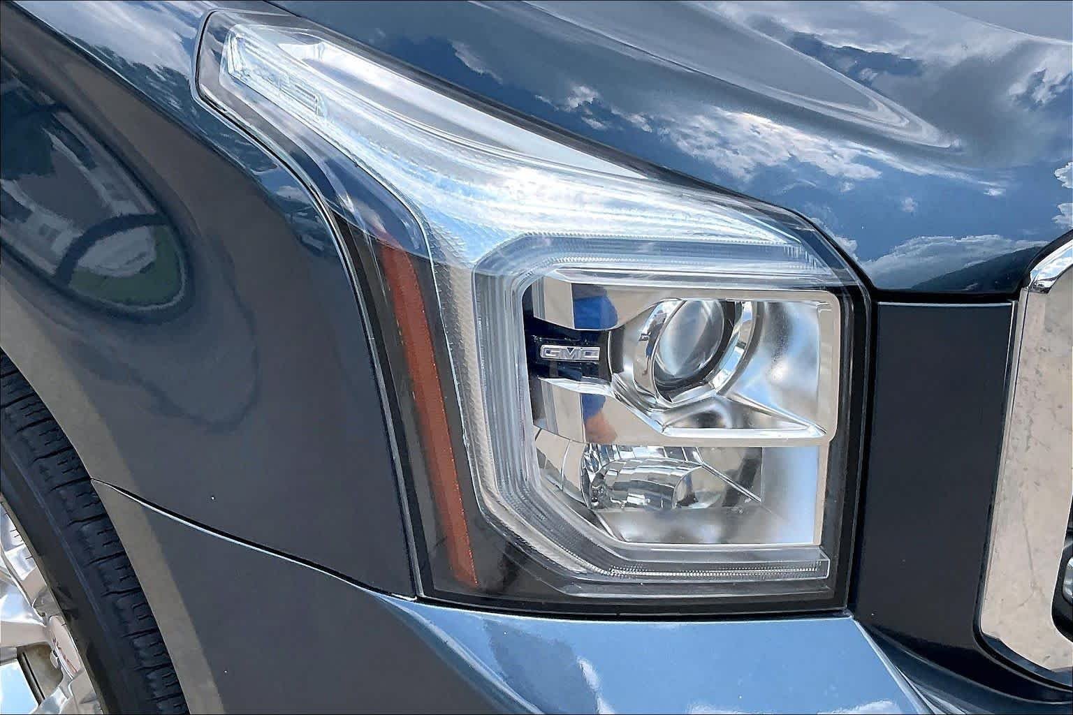 Used 2020 Dark Sky Metallic GMC SLT image 26
