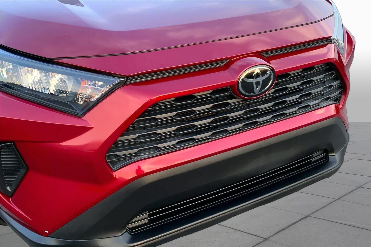 Used 2021 Ruby Flare Pearl Toyota LE image 27