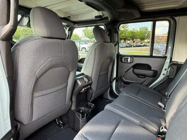New 2026 Earl Clearcoat Jeep Sport S image 24