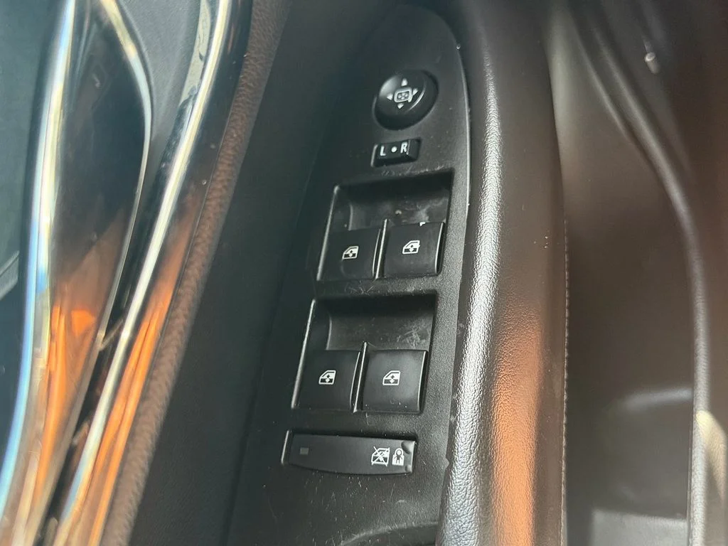 Used 2014 Radiant Silver Metallic Cadillac 2.5L image 31
