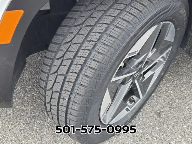 Used 2025 White Hyundai SEL image 21