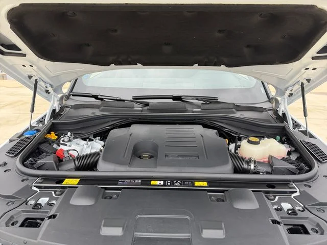 Certified Used 2026 White Land Rover Dynamic SE image 19