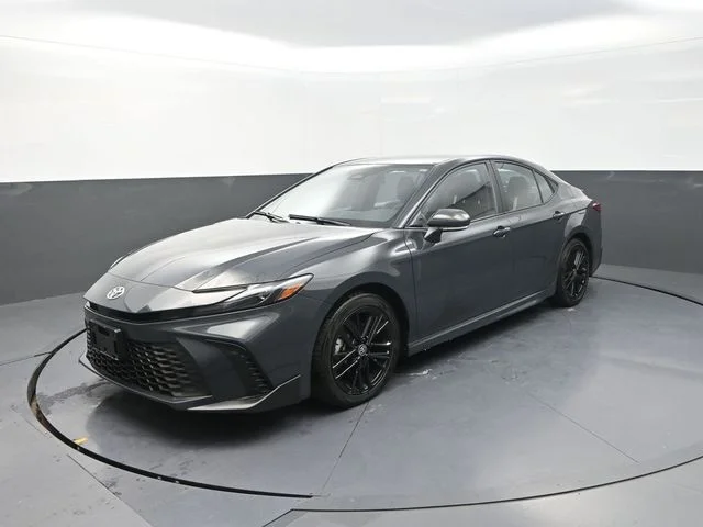 Used 2025  Toyota SE image 3