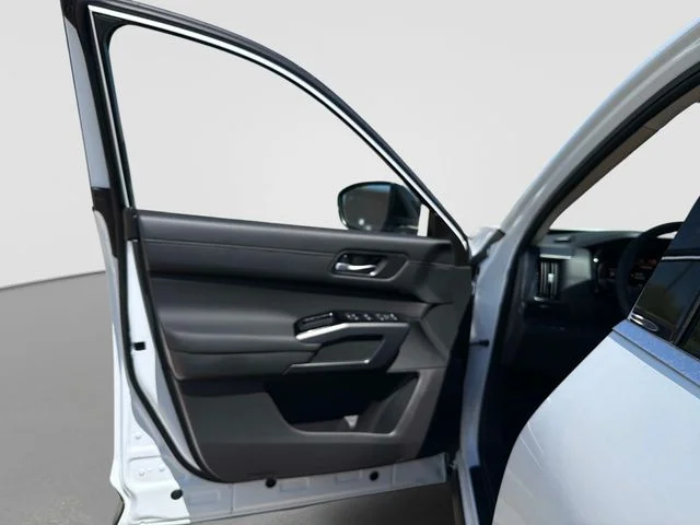 New 2026 Everest White Pearl TriCoat Nissan SL image 21
