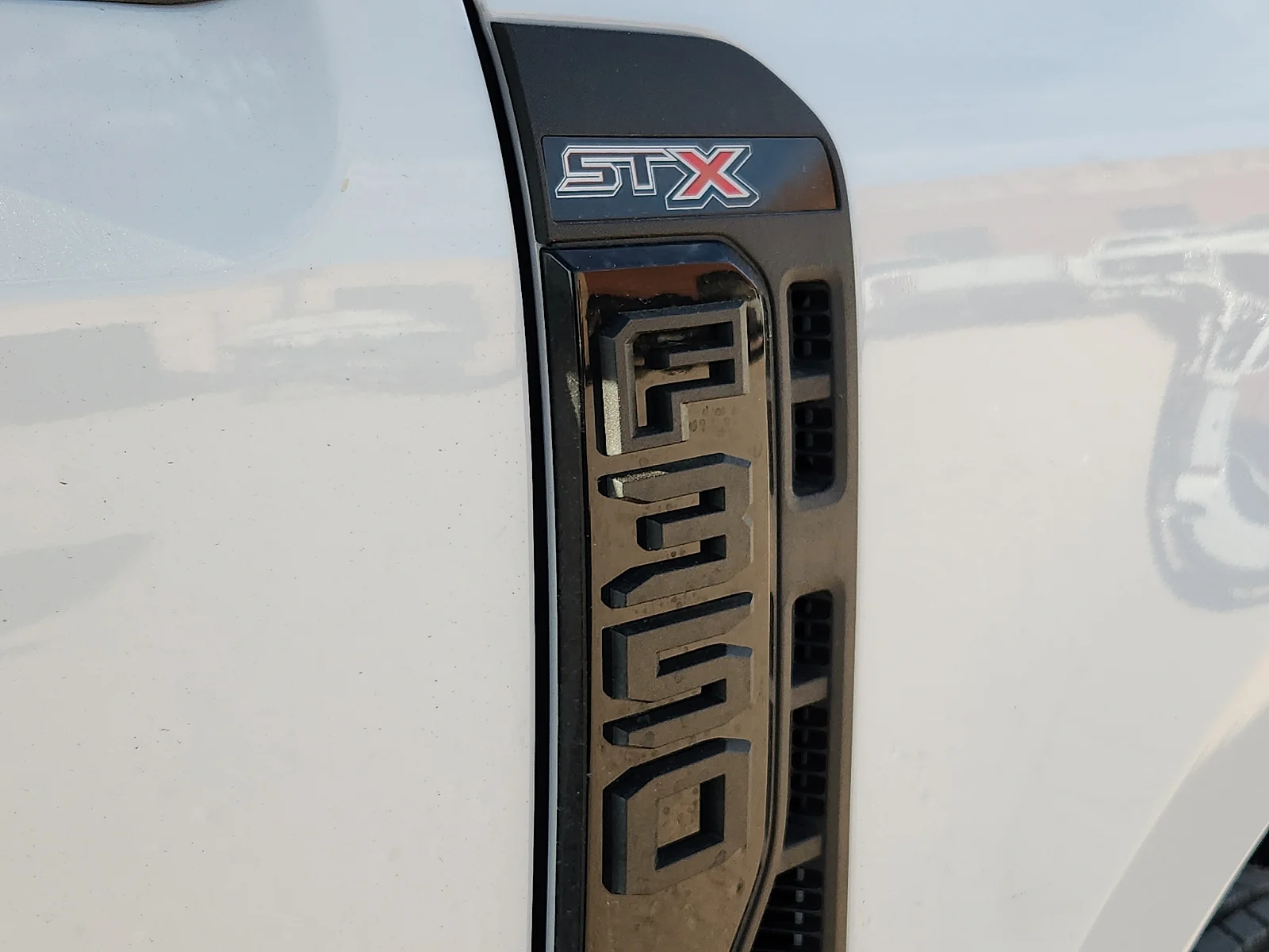 New 2027 Oxford White Ford XL image 10