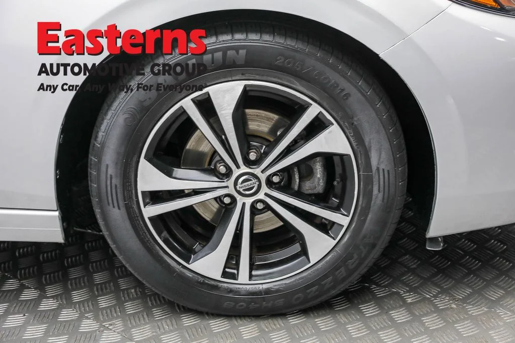 Used 2022 Silver Nissan SV image 30