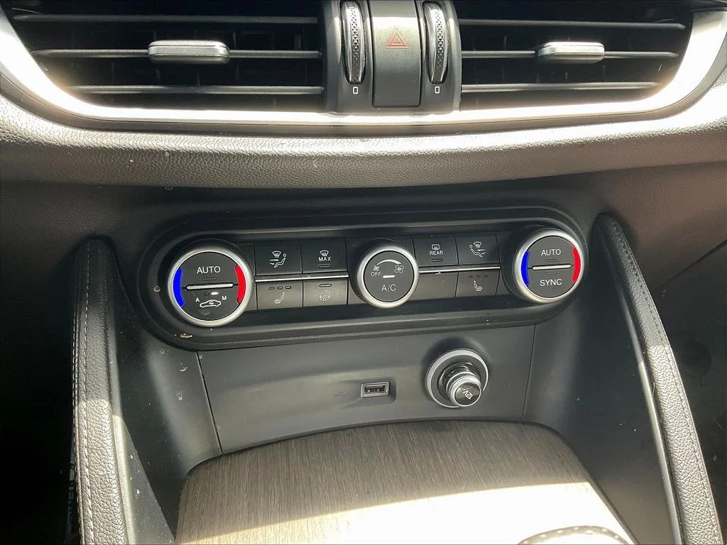 Used 2022 Alfa Rosso Alfa Romeo Ti image 15